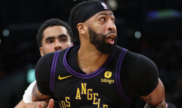 天天盈球-轰41+11+6！最强浓眉统治比赛 湖人还得靠他来扛