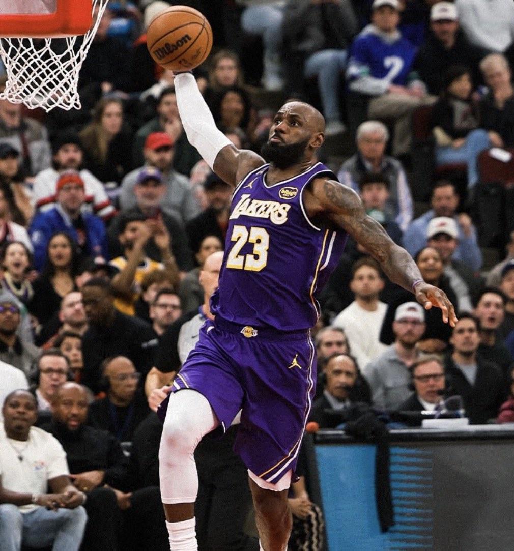 天天盈球 官网-詹姆斯半场20分，成为NBA历史首位41岁后半场砍20+得分球员